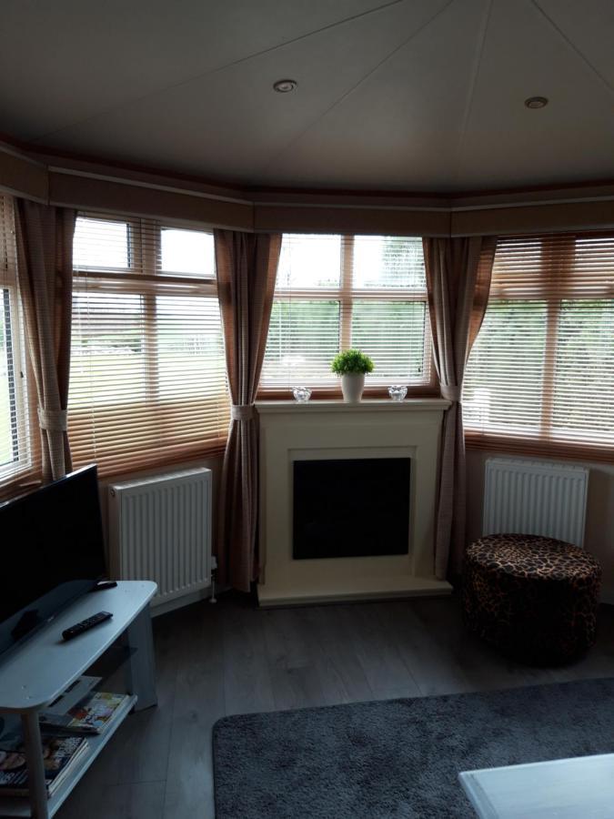 Locatie Het Knooppunt Engelse Chalet Nuis 外观 照片
